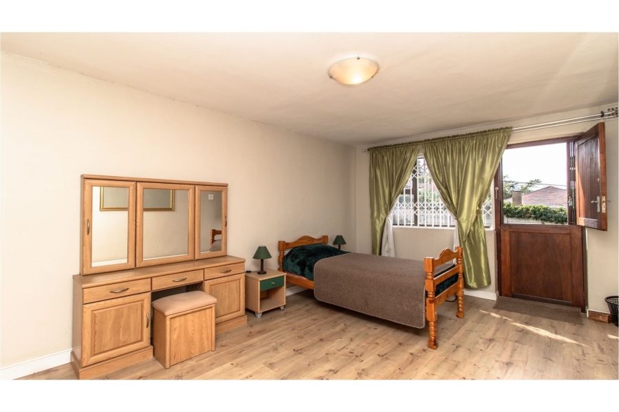 7 Bedroom Property for Sale in Loevenstein Western Cape